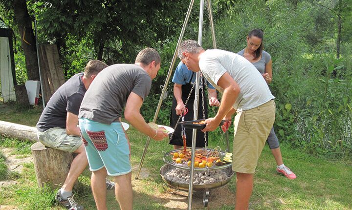 Im Team ein leckeres Grillbuffet zaubern