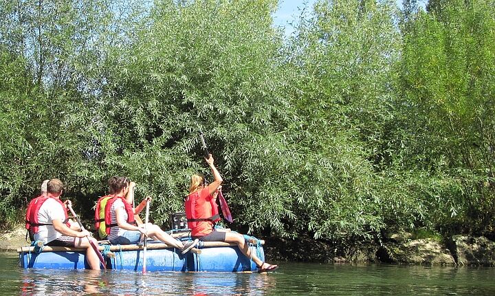 Flossfahrt im Team auf dem Neckar Teambuilding