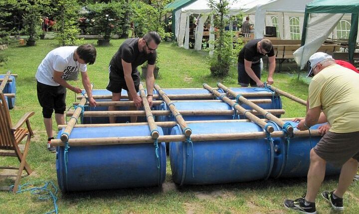Im Team ein Floss bauen